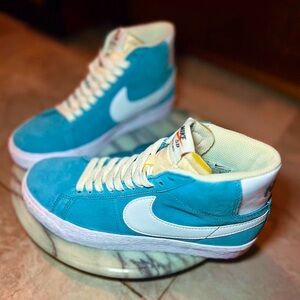 Nike Sneakers Size 5